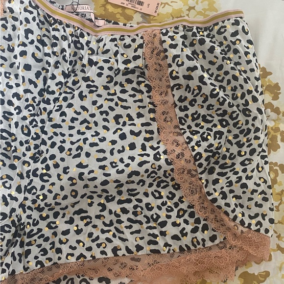 VICTORIA’S SECRET ❤️ Lingerie Lounging Sleeping Shorts -Large L NWT - Picture 6 of 10
